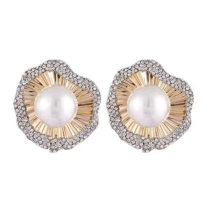 Statement Pearl Earring